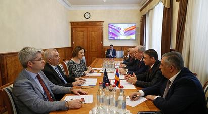Վալերիյ Օսիպյանն ընդունեց Հայաստանում ԵՄ պատվիրակության ղեկավարին