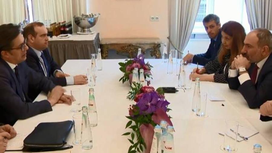Նիկոլ Փաշինյանը Մյունխենում հանդիպել է Հյուսիսային Մակեդոնիայի նախագահի հետ