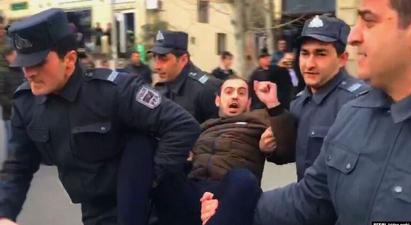 Բաքվի ոստիկանությունը ցրել է ԿԸՀ շենքի մոտ կազմակերպված հերթական ցույցը |azatutyun.am|