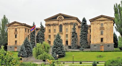 Խորհրդարանն ընդունեց բռնության հրապարկային կոչը և քարոզը քրեականացնող օրինագիծը |armenpress.am|