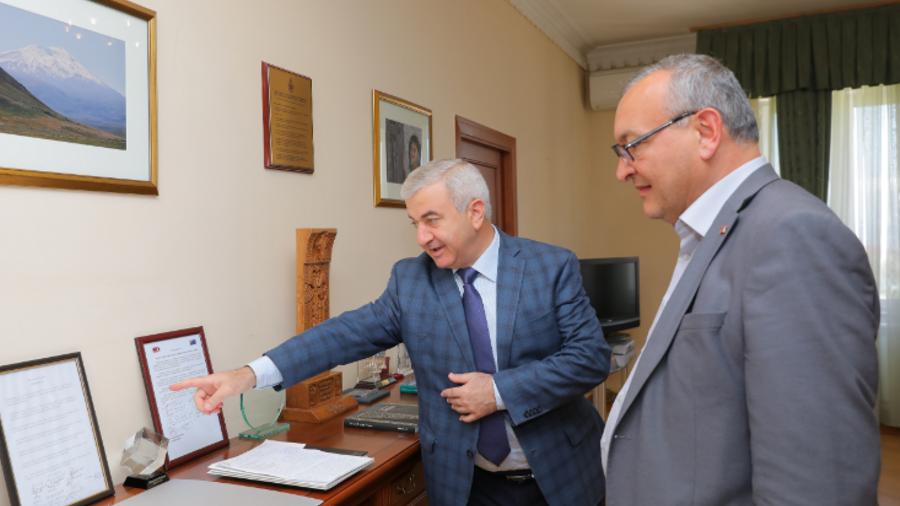 Աշոտ Ղուլյանը հանդիպել է Արցախի ԱԺ նորընտիր նախագահ Արթուր Թովմասյանին