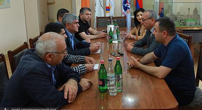 ԱՀ ԱԺ նախագահ Արթուր Թովմասյանը հանդիպել է քաղաքական ուժերի և նախագահական ընտրություններին մասնակցած թեկնածուների հետ