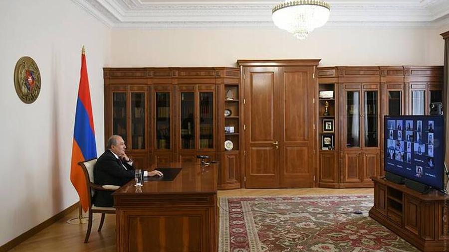 Արմեն Սարգսյանը հերթական հեռավար զրույցն է ունեցել Պլեխանովի անվան տնտեսագիտական համալսարանի ուսանողների հետ
