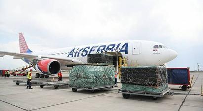 Սերբիայից Երևան է ժամանել բժշկական պարագաներով ու սարքավորումներով բեռնված առաջին օդանավը
