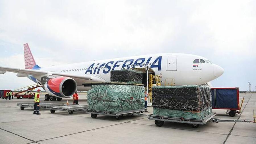 Սերբիայից Երևան է ժամանել բժշկական պարագաներով ու սարքավորումներով բեռնված առաջին օդանավը

