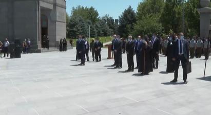 Նիկոլ Փաշինյանը Եռաբլուրում մասնակցում է զոհված մայոր Գարուշ Համբարձումյանի հուղարկավորությանը․ Ուղիղ