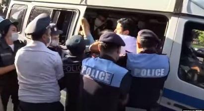 ԱԺ-ի դիմացից 10 քաղաքացի է բերման ենթարկվել. ոստիկանություն
 |azatutyun.am|
