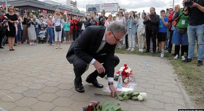 ԵՄ անդամ պետությունների դեսպանները ծաղիկներ դրեցին Մինսկում մահացած ցուցարարի հիշատակին