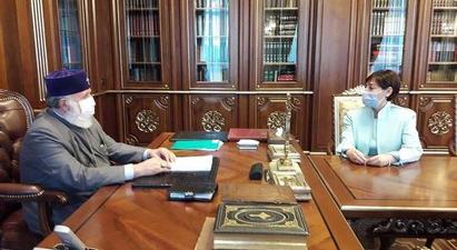Գարեգին Բ Ամենայն հայոց կաթողիկոսն ընդունել է Հայաստանի Ազգային գրադարանի տնօրենին
