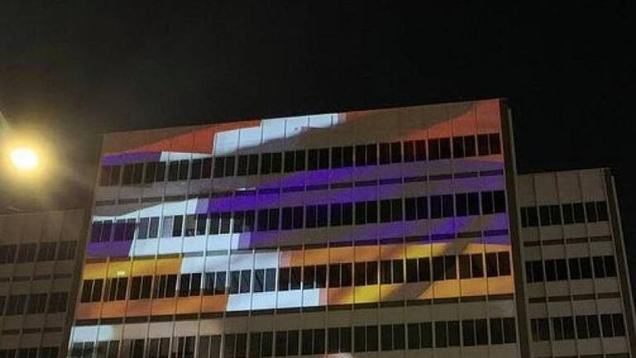Լոս Անջելեսի հայերը Արցախի դրոշը պատկերել են Թուրքիայի հյուպատոսության շենքի ճակատին  |armtimes.com|