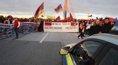 «Մենք խաղաղություն ենք ուզում». Համբուրգում հայերը փակել են նավահանգիստ տանող ճանապարհը


