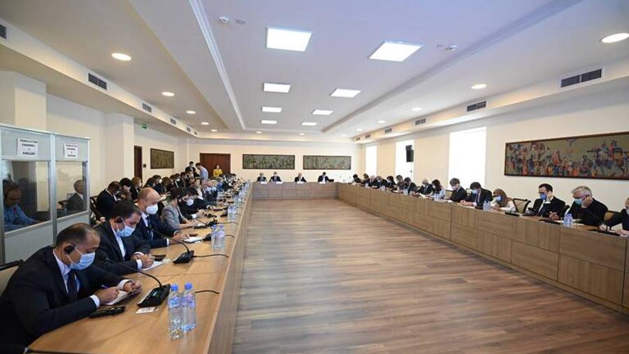 ՀՀ և ԱՀ ԱԳ նախարարներն ու ՄԻ պաշտպանները հանդիպել են Հայաստանում հավատարմագրված դիվանագիտական ներկայացուցչությունների ղեկավարների և միջազգային կառույցների ներկայացուցիչների հետ