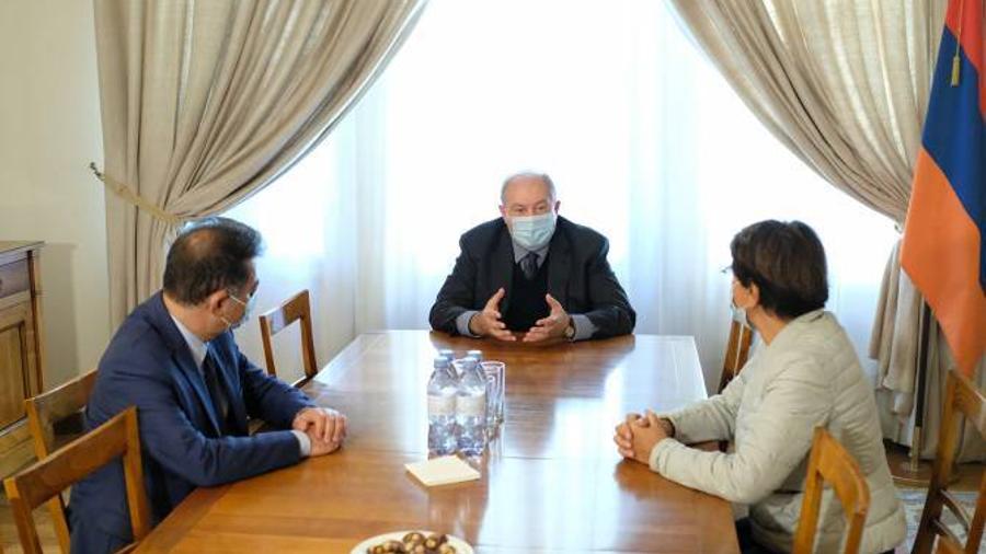 Անելիքները դեռ շատ են. ՀՀ նախագահը հանդիպել է Ֆրանսիայի հայկական կառույցների ղեկավարների հետ