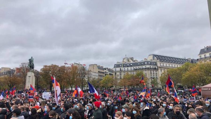Շուրջ 20 հազար ֆրանսահայեր Փարիզում խաղաղ ցույց են անցկացրել Արցախի անկախության ճանաչման պահանջով |armenpress.am|