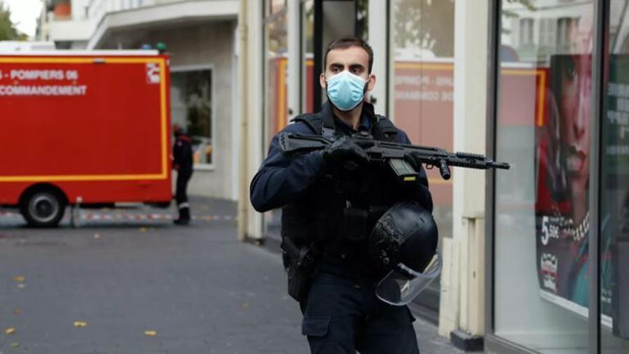 Ֆրանսիական Ավինյոնում դանակով զինված տղամարդը հարձակվել է ոստիկանների վրա․ նրան գնդակահարել են |factor.am|