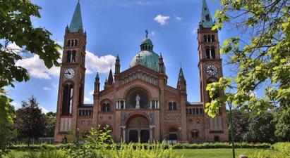 Վիեննայում շուրջ 50 իսլամիստ հարձակվել է կաթոլիկ եկեղեցու վրա |armenpress.am|