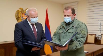 ՀՀ պաշտպանության նախարարը հանդիպել է Հայաստանում Ռուսաստանի դեսպանի հետ
