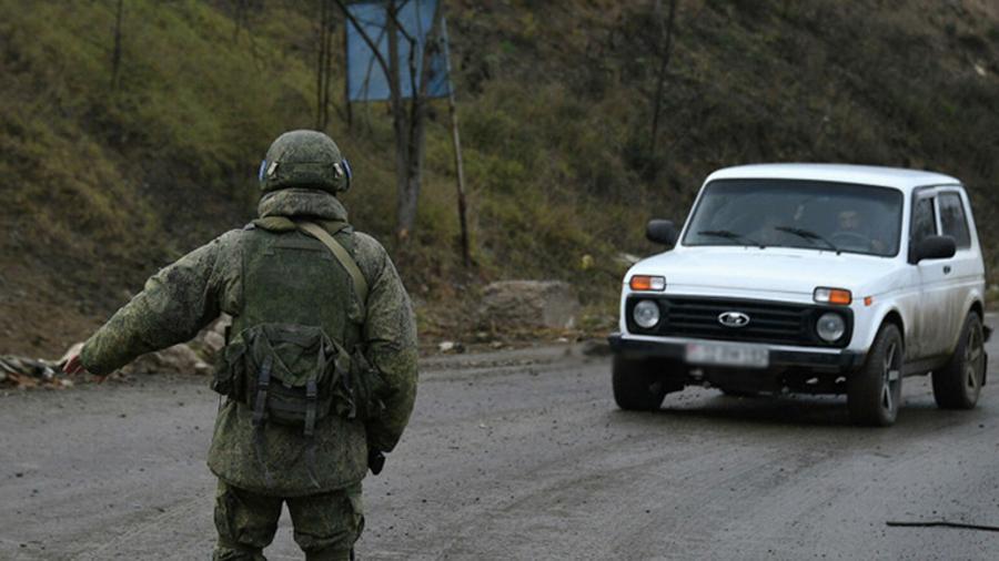 Ռուս խաղաղապահները Լեռնային Ղարաբաղում ապահովում են Լաչինի միջանցքով ավտոտրանսպորտի շարժի անվտանգությունը |1lurer.am|