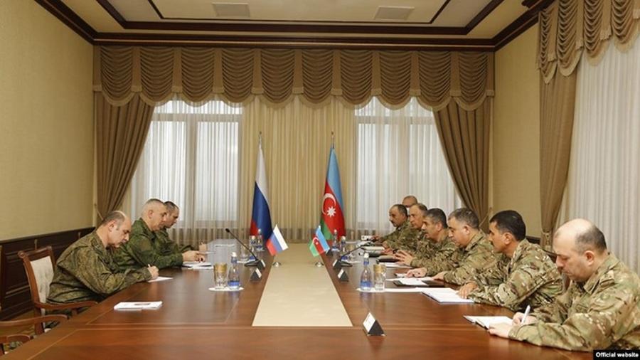 Ադրբեջանի պաշտպանության նախարարը հանդիպել է ռուսաստանցի խաղաղապահների հրամանատարի հետ |azatutyun.am|