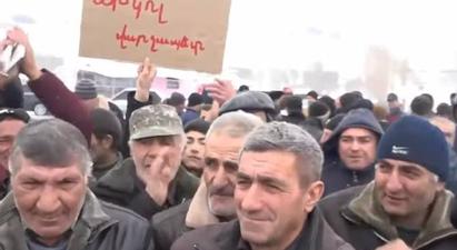 Ապարանի շրջանի համայնքների բնակիչները գյուղապետերից պահանջում են հանդես չգալ վարչապետի հրաժարականի կոչով |armenpress.am|