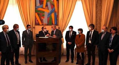 ԱԳ նախարար Արա Այվազյանը հանդիպեց Ֆրանսիայի Սենատի նախագահ Ժերար Լարշեի հետ
