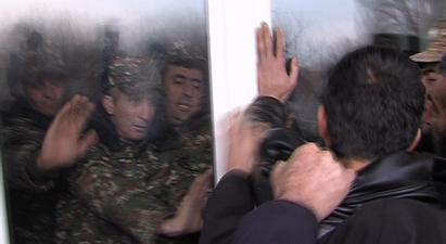 Անհետ կորած զինծառայողների հարազատներին խոստացել են հանդիպում ՊՆ բարձրաստիճան պաշտոնյաների հետ
 |shantnews.am|