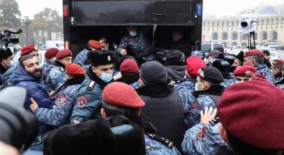 Երևանում մեկ ոստիկան և ցուցարար տեղափոխվել են հիվանդանոց
