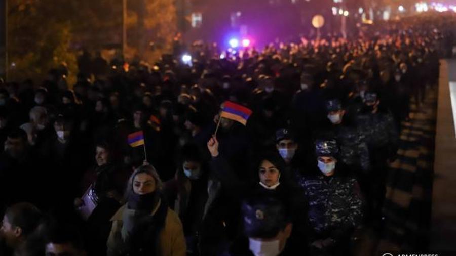 Վարչապետի հրաժարականը պահանջող քաղաքացիները Երևանում փողոցներ են փակել |armenpress.am|