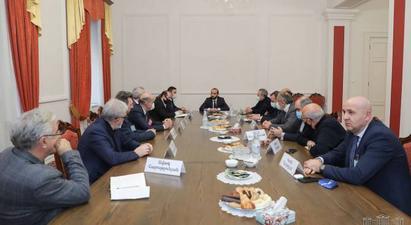 ԱԺ նախագահը հանդիպել է Հայաստանի արդյունաբերողների և գործարարների միության ներկայացուցիչներին

