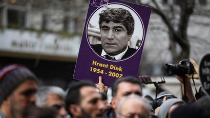 Թուրքական դատարանը Հրանտ Դինքի սպանության գործով երկու նախկին պետծառայողի է ձերբակալել |tert.am|