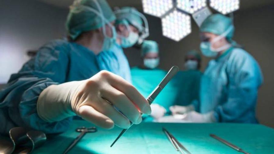 Հայ վիրաբույժը Լիոնում ղեկավարել է ուսից սկսող 2 ձեռքի աշխարհում առաջին փոխպատվաստման վիրահատությունը |armenpress.am|