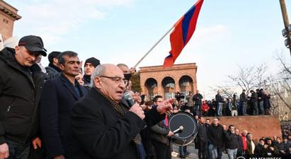 Վազգեն Մանուկյանի համոզմամբ` նախագահը կվերադարձնի ԳՇ պետին պաշտոնից ազատելու առաջարկը |armenpress.am|