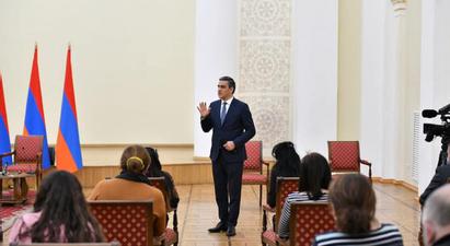 Ադրբեջանի իշխանությունները քաղաքական շահարկման առարկա են դարձնում գերիների ու անհետ կորածների որոնման հարցերը. հանդիպում նախագահի նստավայրում