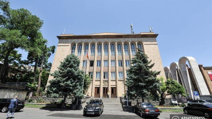 «Զինվորական ծառայության և զինծառայողի կարգավիճակի մասին» օրենքի հարցով նախագահի դիմումը մուտքագրվել է ՍԴ |armenpress.am|