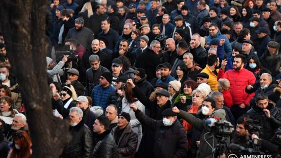 ՀՓՇ անդամներն ավարտեցին նախագահական նստավայրի դիմաց բողոքի ակցիան |armenpress.am|