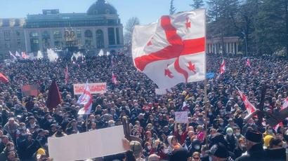 Վրաստանում հազարավոր մարդիկ ցույցի են դուրս եկել՝ պահանջելով թուրքական ընկերության կողմից ՀԷԿ-ի կառուցման դադարեցումը և էկոնոմիկայի նախարարի հրաժարականը |tert.am|