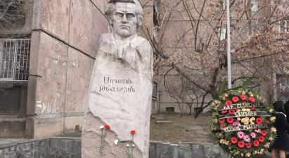 ՀՅԴ-ականները ծաղիկներ խոնարհեցին Սողոմոն Թեհլերյանի հուշարձանին |armenpress.am|