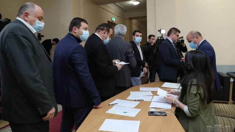 ԱԺ-ում մեկնարկեց Վճռաբեկ դատարանի դատավորի ընտրության փակ-գաղտնի քվեարկությունը |armtimes.com|