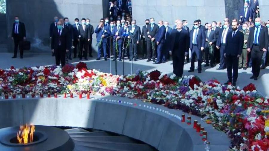 Հայաստանի բարձրագույն ղեկավարությունը հարգանքի տուրք մատուցեց Հայոց ցեղասպանության զոհերի հիշատակին |armenpress.am|