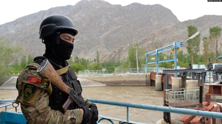 Տաջիկստանի ու Ղրղզստանի միջև բախումների հետևանքով պաշտոնական տվյալներով երկու կողմից 55 մարդ է զոհվել |azatutyun.am|