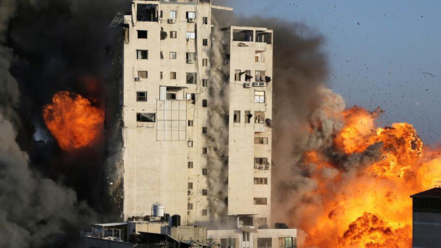 Գազայում իսրայելական հարվածի հետևանքով փլուզվել է շենք, որում տեղակայված էին մի շարք միջազգային ԶԼՄ-ներ. РИА Новости |tert.am|