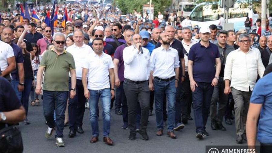 Nikol Pashinyan invites citizens to a meeting at the Republic Square