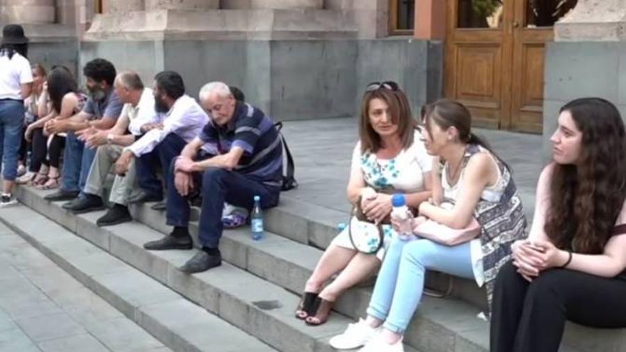 Անհետ կորածների ծնողները Նիկոլ Փաշինյանի հետ հանդիպում են պահանջում |armenpress.am|