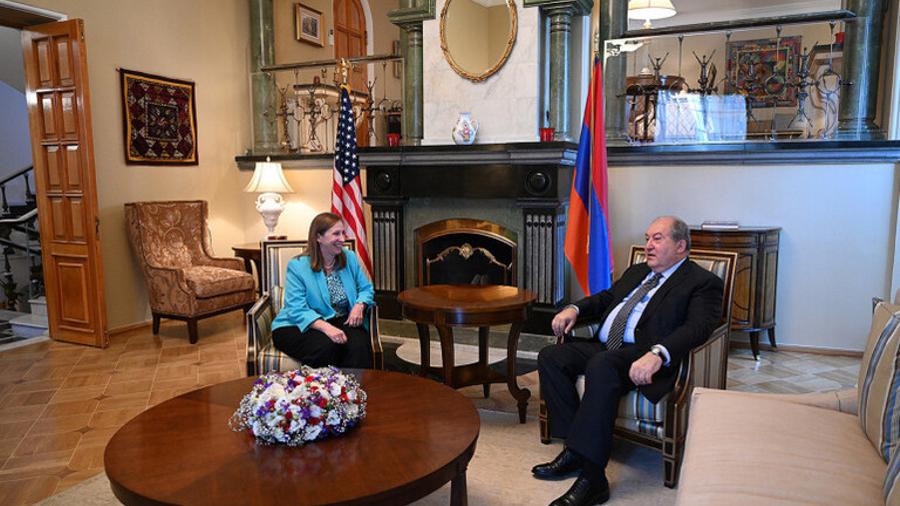 Նախագահ Արմեն Սարգսյանը ԱՄՆ Անկախության օրվան ընդառաջ այցելել է Հայաստանում ԱՄՆ դեսպանին