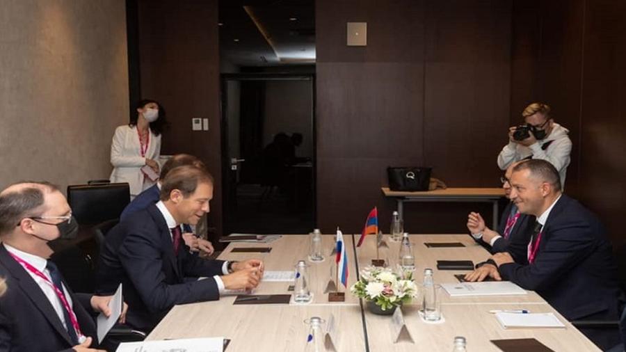 Վահան Քերոբյանը հանդիպել է ՌԴ արդյունաբերության և առևտրի նախարարի հետ
