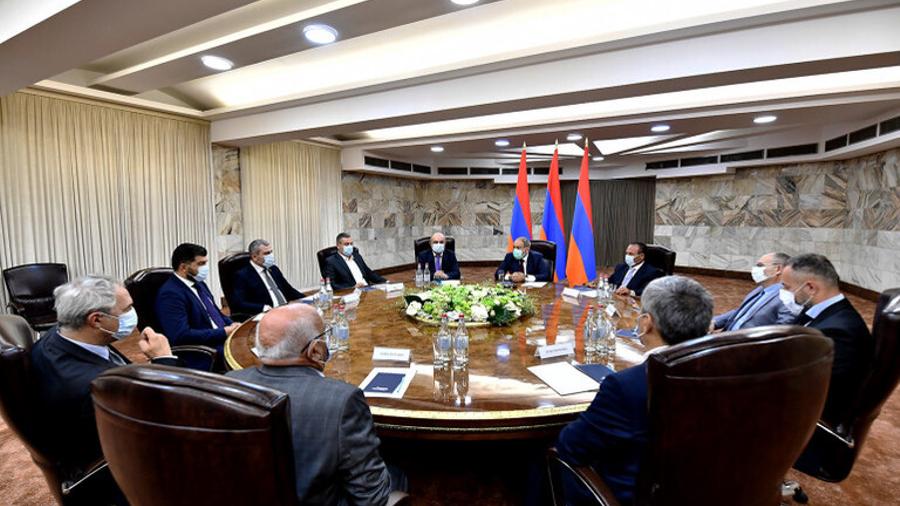 Nikol Pashinyan took part in the first sitting of the consultative meeting on cooperation with extra-parliamentary political forces