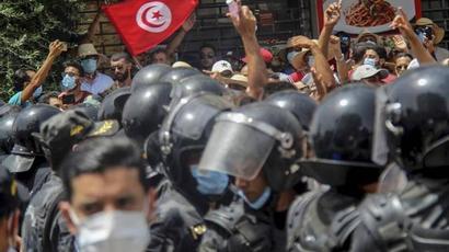 Թունիսի բանակը շրջափակել Է կառավարության շենքը |armenpress.am|