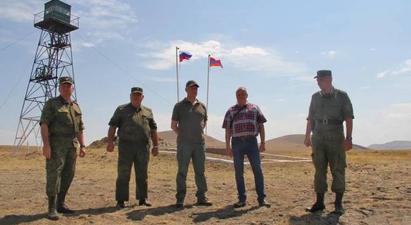 ՌԴ դեսպանն այցելել է Արմավիրի հատվածի հայ-թուրքական սահմանին գտնվող ուղեկալներ ու դիրքեր |armenpress.am|

