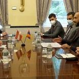 On September 22, Ararat Mirzoyan, the Foreign Minister of Armenia, who is in New York to participate in the 76th Session of the UN General Assembly, had a meeting with Alexander Schallenberg, the Minister of Foreign Affairs of Austria. The sides exchanged views on a number of issues on the agenda of cooperation between the two states in bilateral and multilateral platforms. The utilization of the existing potential of economic cooperation has been particularly emphasised, in this regard, highlighting the deepening of trade-economic relations, as well as intensifying contacts between the business communities of two countries. [RA MFA]