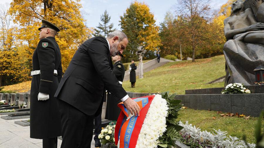 Նիկոլ Փաշինյանը հարգանքի տուրք է մատուցել Լիտվայի անկախության համար զոհվածների հիշատակին